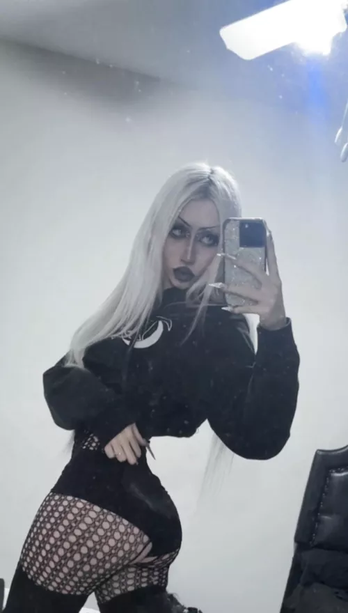 Let me be your goth gf so I can send you nudes at work  by Vileslag