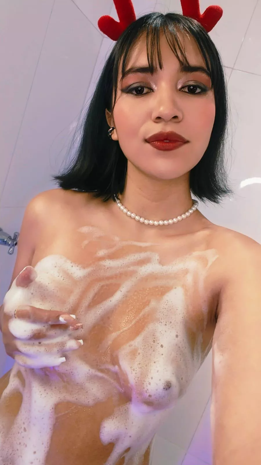 [lina_bedoya] welcome to my foam party! Activate my Goals! We will be naughty in my shower!   posted by Lina_bedoya