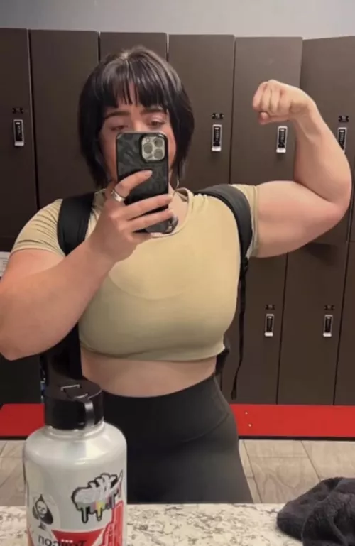 Little flex by FoxxxLeah