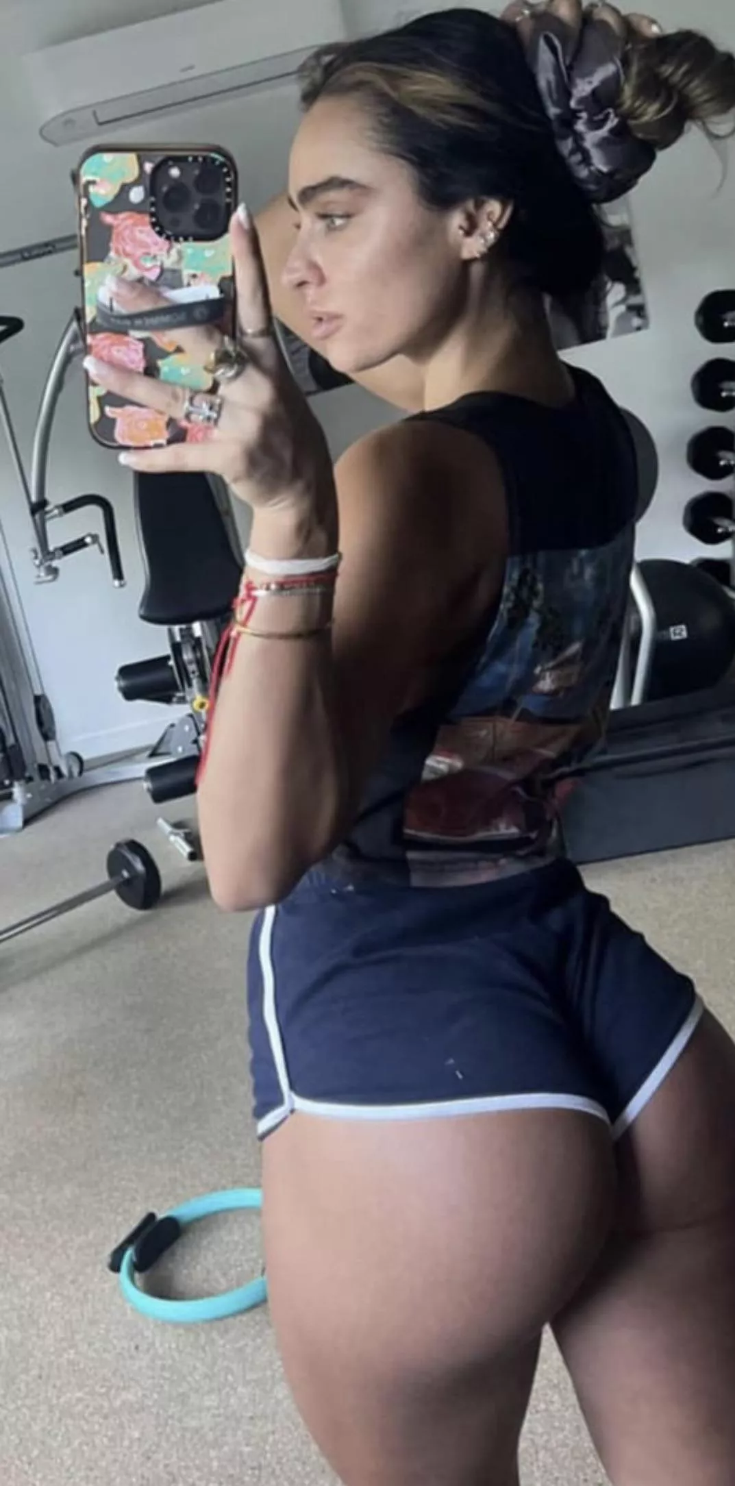 Sommer rays ass is perfect for BBC posted by Frosty-Act-8981