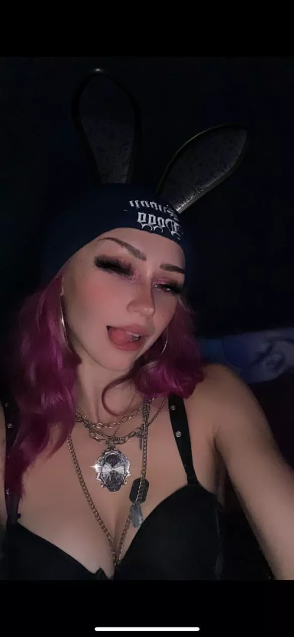 This alt girl wants you to have a good week 😜💕 posted by xxxkitty26