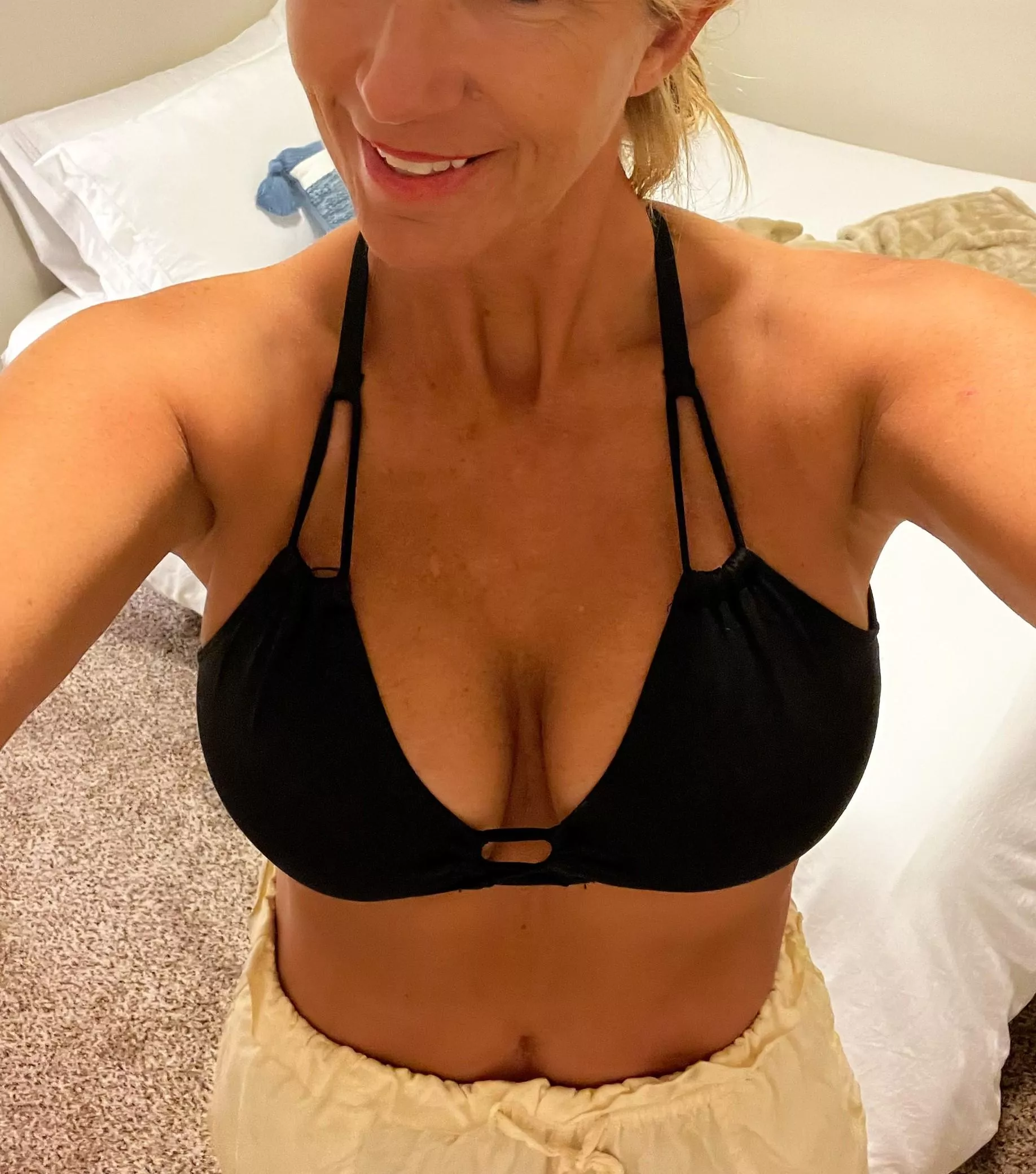 Who’s up for a little naughty fun? F48 posted by prettys_vanessa