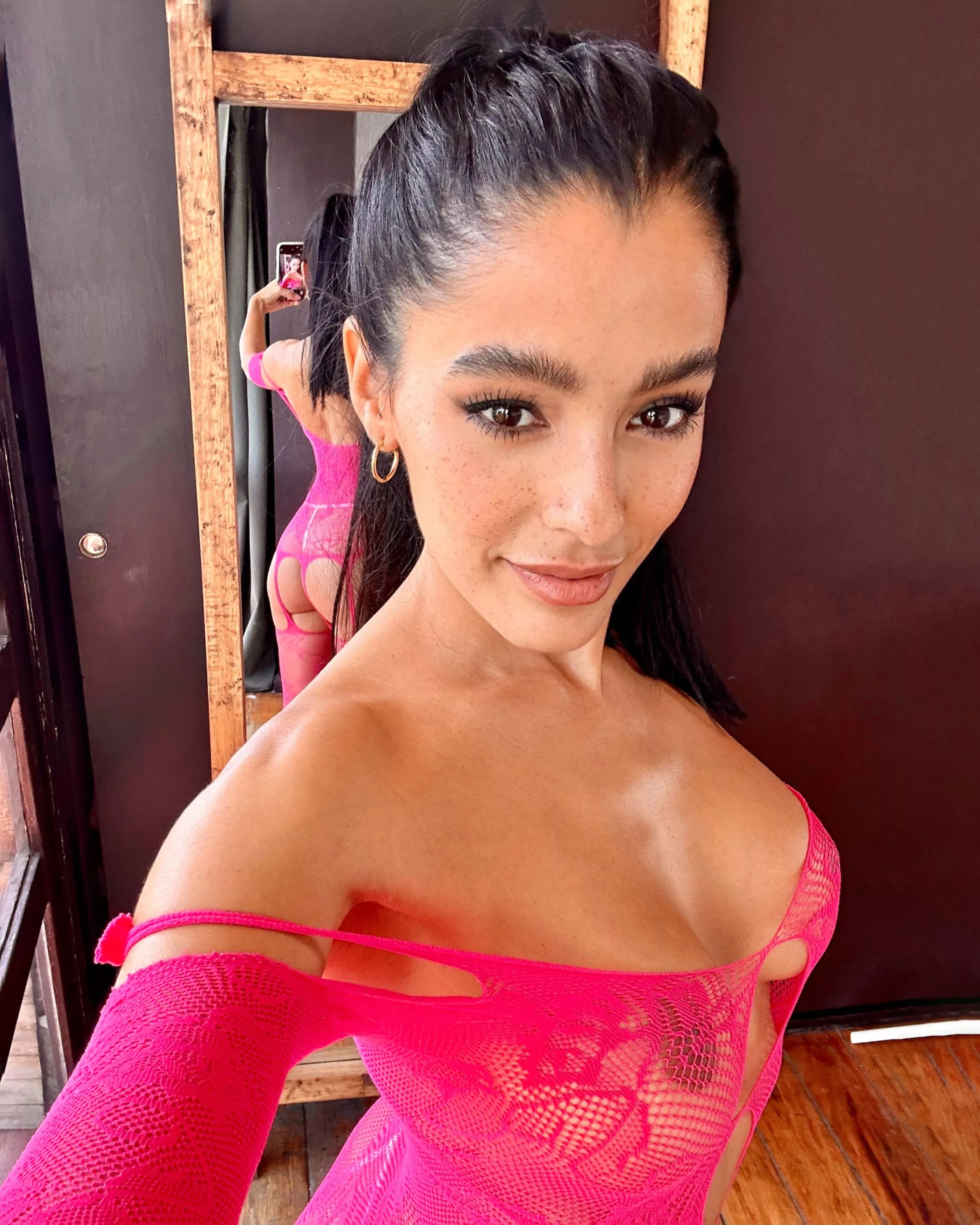 a special selfie for you posted by BrownAshXO