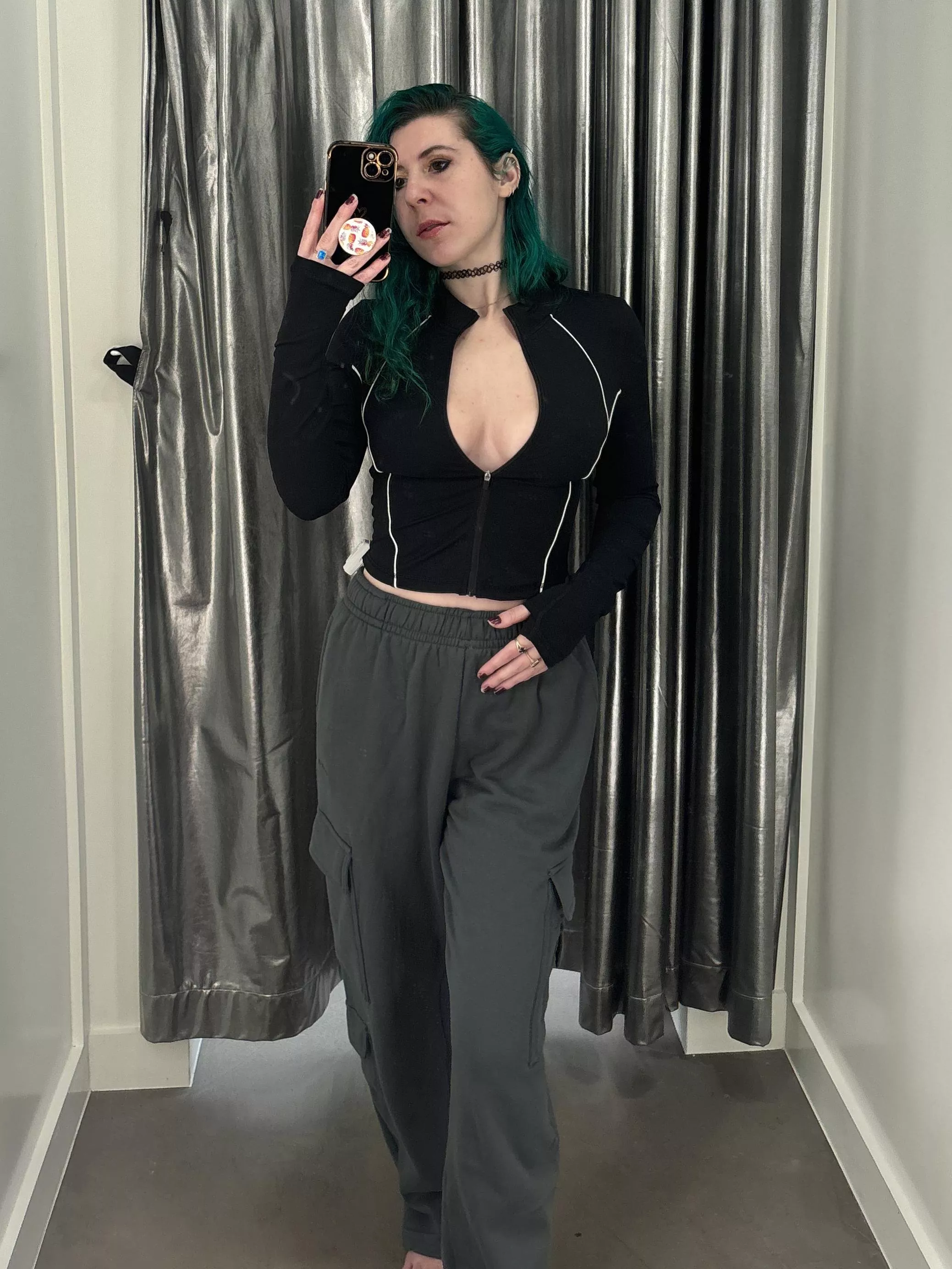 Braless cleavage posted by sirenskiss3