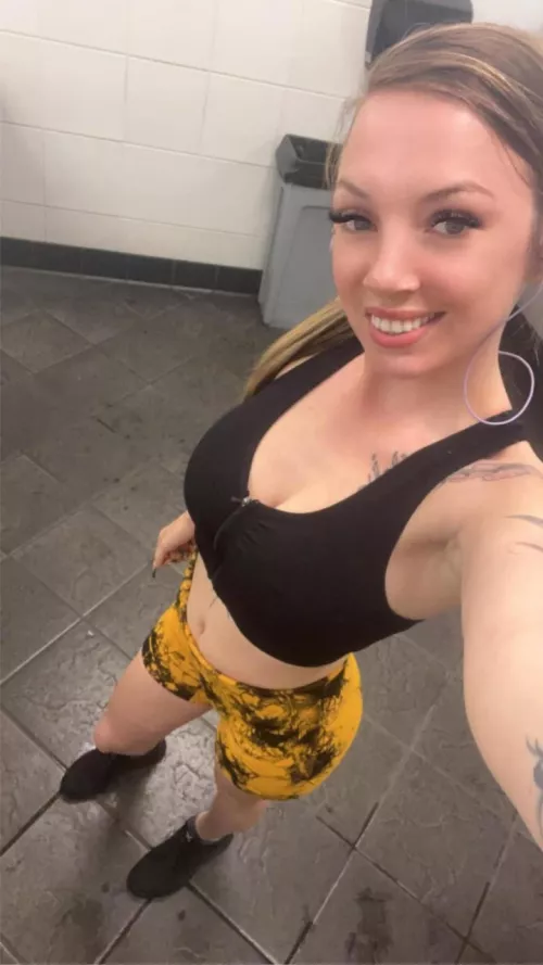 Doing my legs today by nichol009