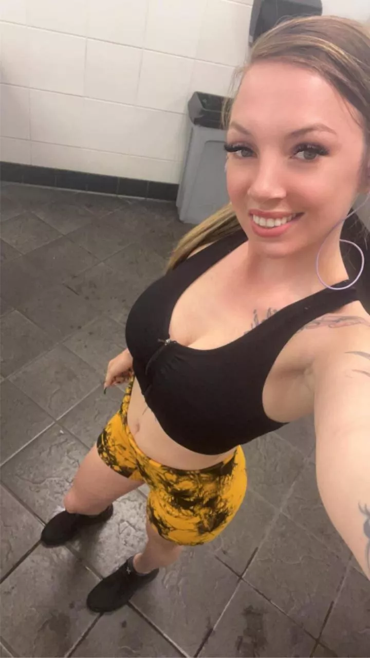 Doing my legs today posted by nichol009