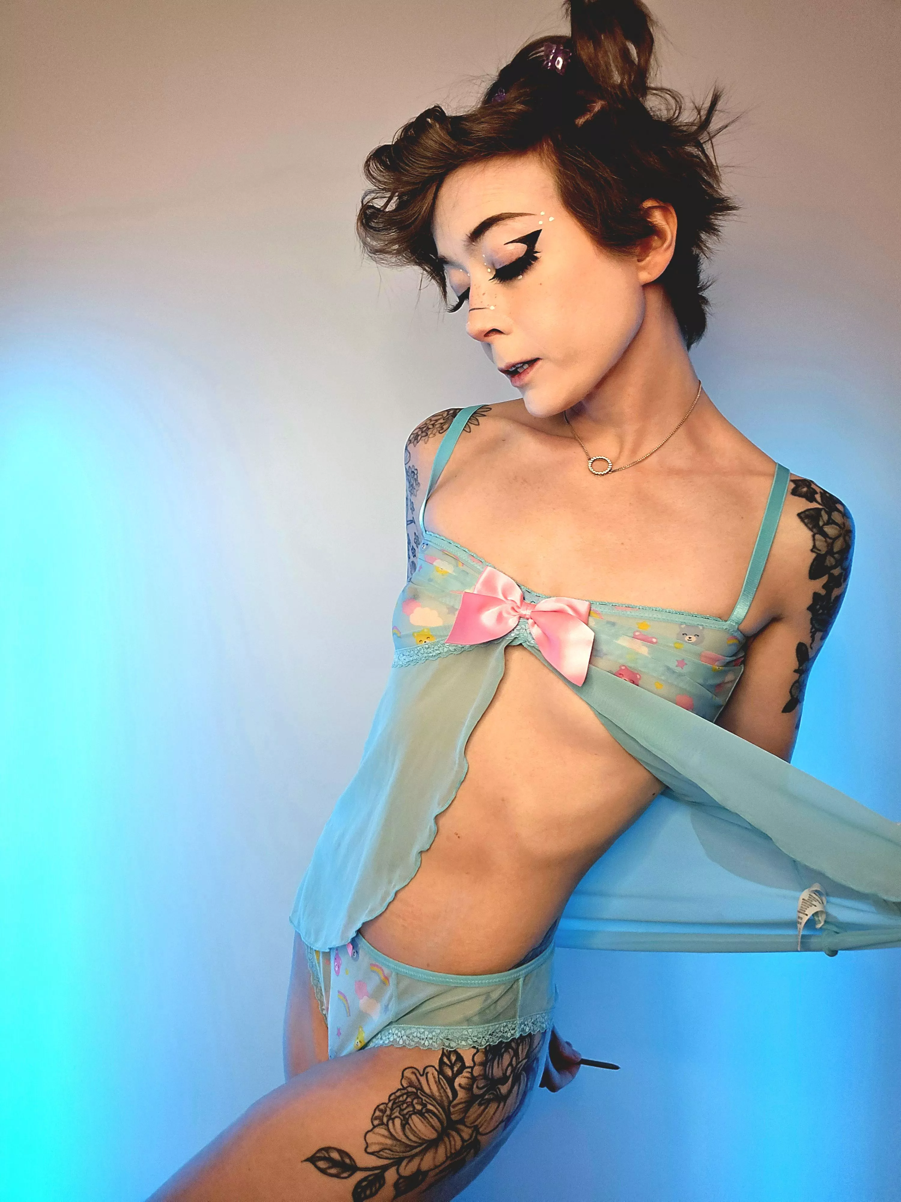 🌈LIVE FROM THE CYRIIS COMPOUND✨ Going on early today so we can celebrate Daddy's birthday tonight! Warm me up for the pounding he's gonna give me 🤤😈 ⏬⛓️LINKS⛓️⏬ posted by littlerosexo