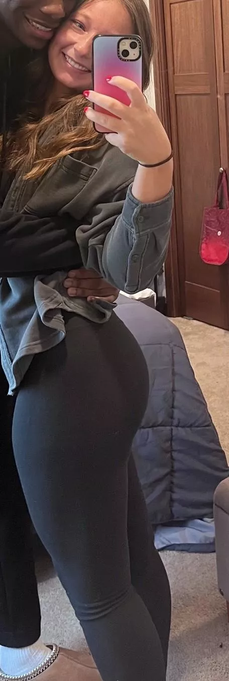 Mirror pic with side view of ass in leggings! posted by shelbygordan77