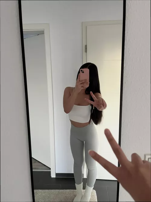 simple fit for the gym :) by ZephyrAmora