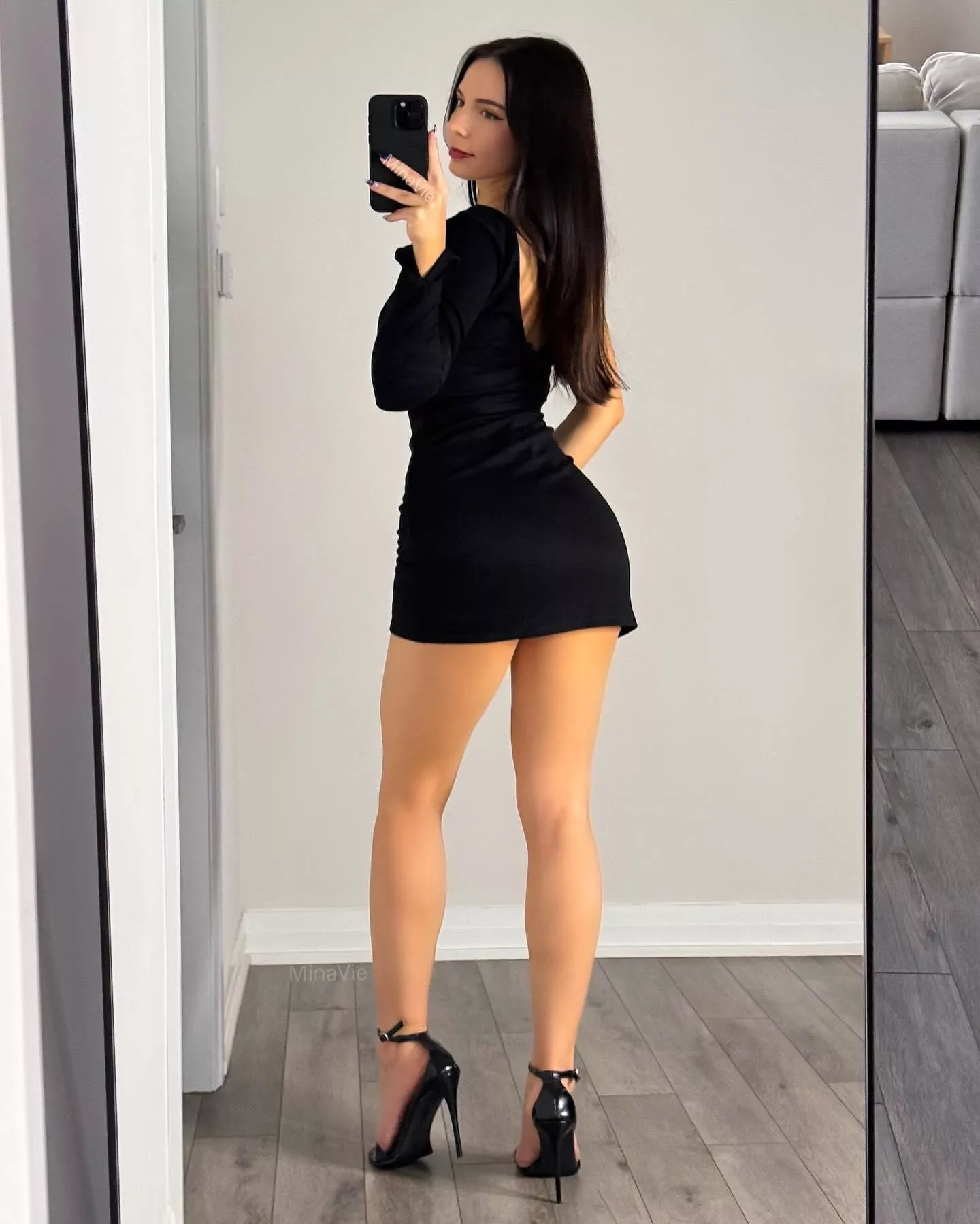 Tight dress and no panties ;) posted by MinaVie
