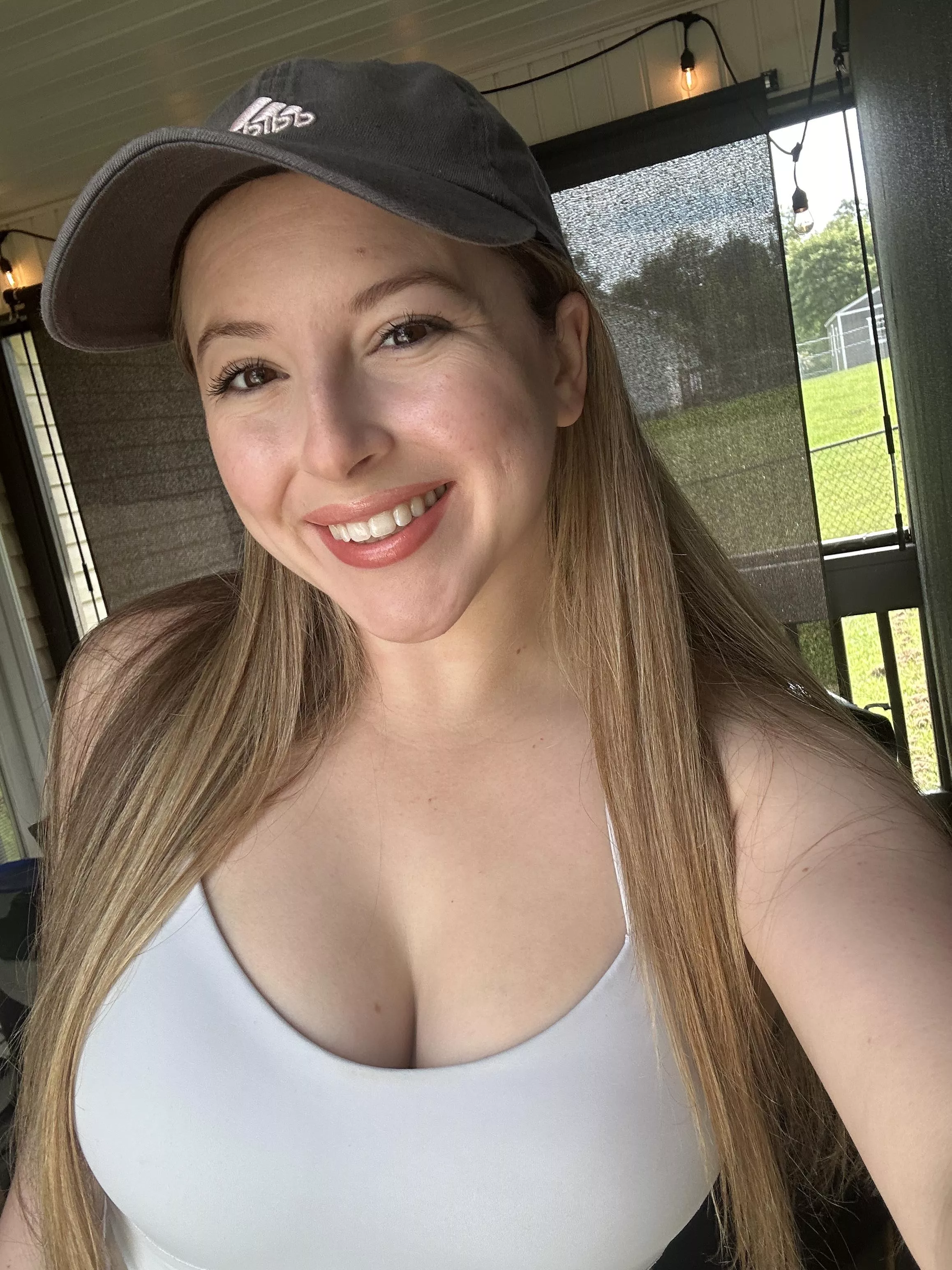 hometownhottie posted by CalmySalmy