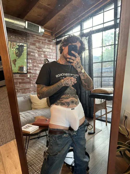 I catch people looking down all the time (30) by BodybuilderSad5247