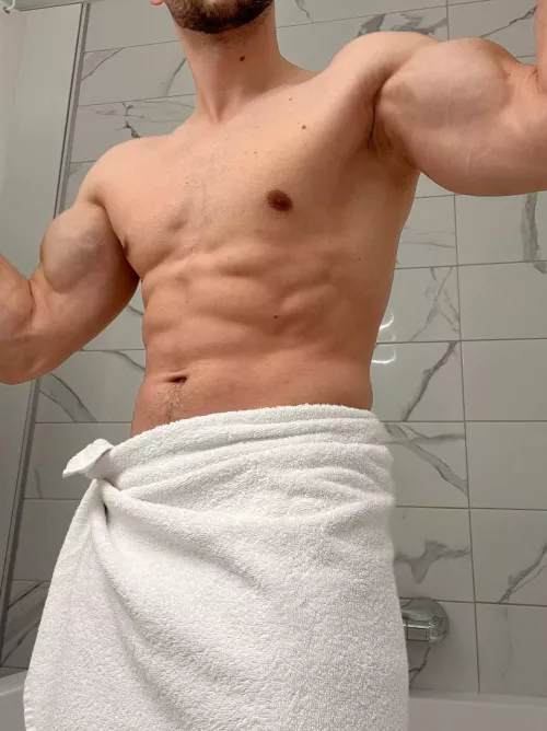 I need a volunteer to worship my muscles. Who can help? by vitalysportguy