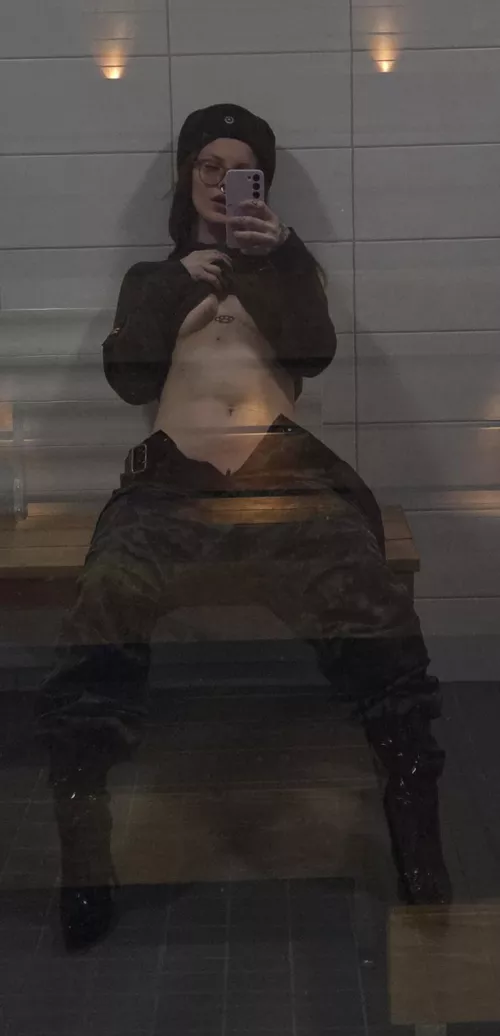 Nyt ne kullit asentoon, Rouva alikersantti haluaa aamupalansa by pumpuliem