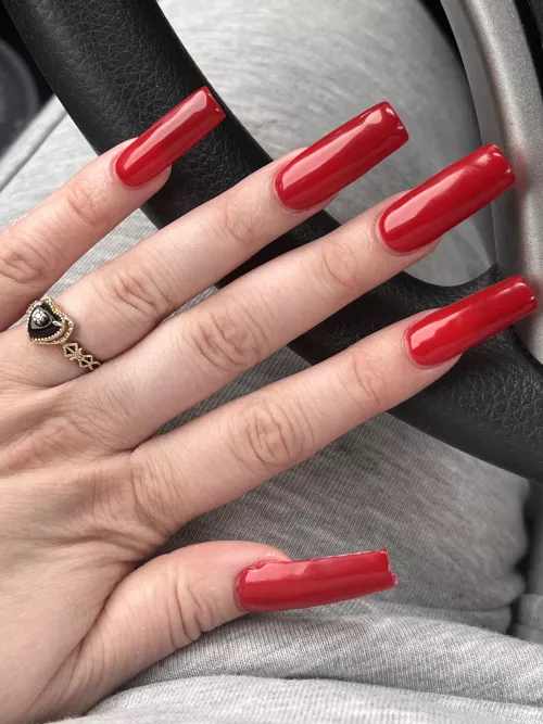 THE red nail princess!! 🩸🍓 by milyanne