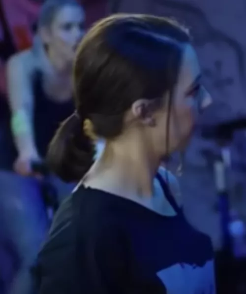 A little late but here's your weekly dose of short ponytails (Source is The Dating List) by LamboLarz