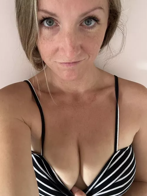 Always seducing hubby  by Hot_sexy_wifexx