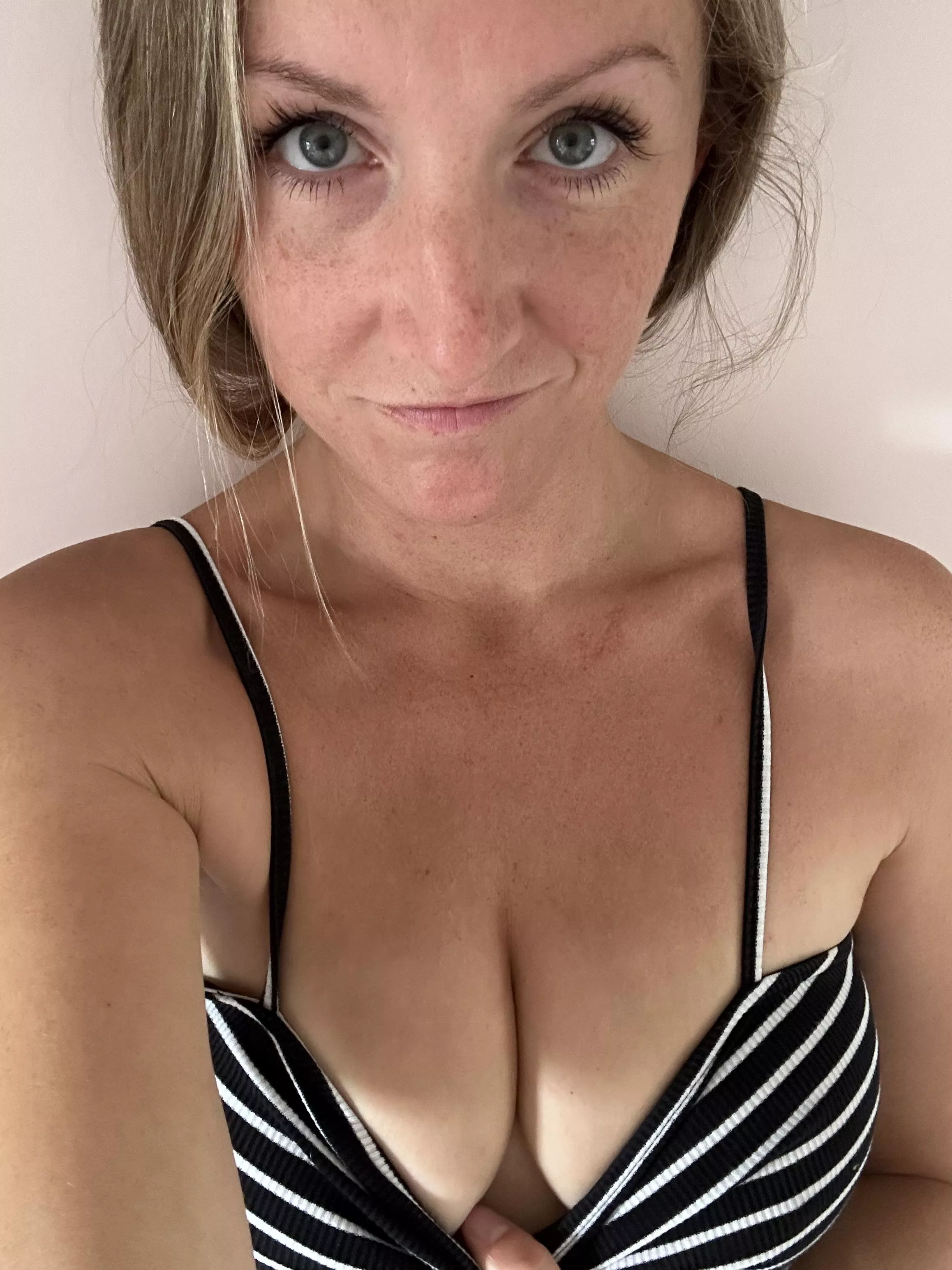 Always seducing hubby  posted by Hot_sexy_wifexx