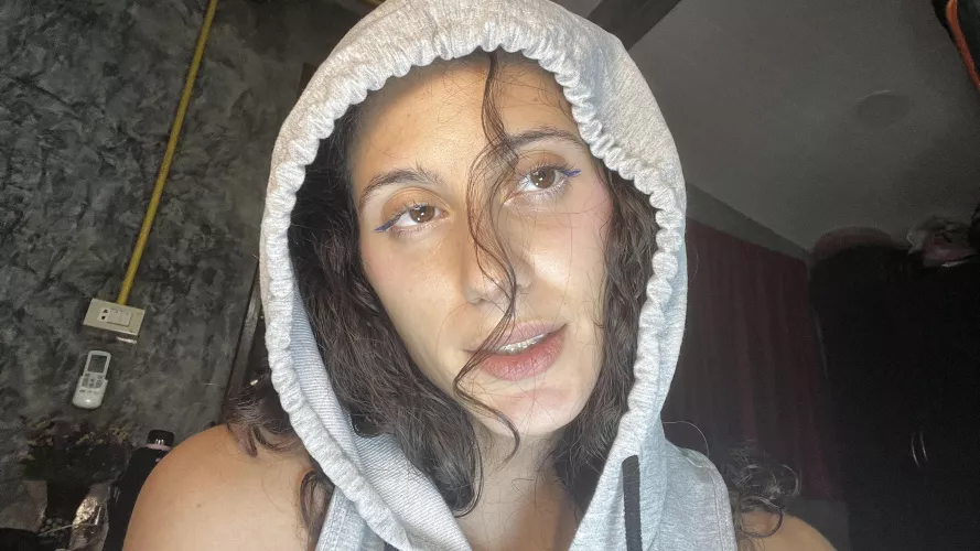 Brunette making her debut❤️ by Rexi_Stone