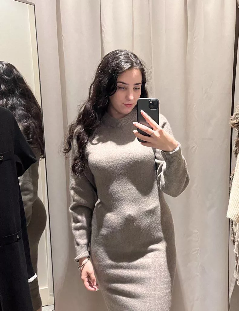 Can you see my special belly button…? posted by wet_nesday