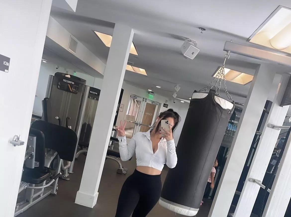 Do you feel that burning desire to serve a hot latina brat that sees you for the pathetic, little thing you are? posted by Callmeakila