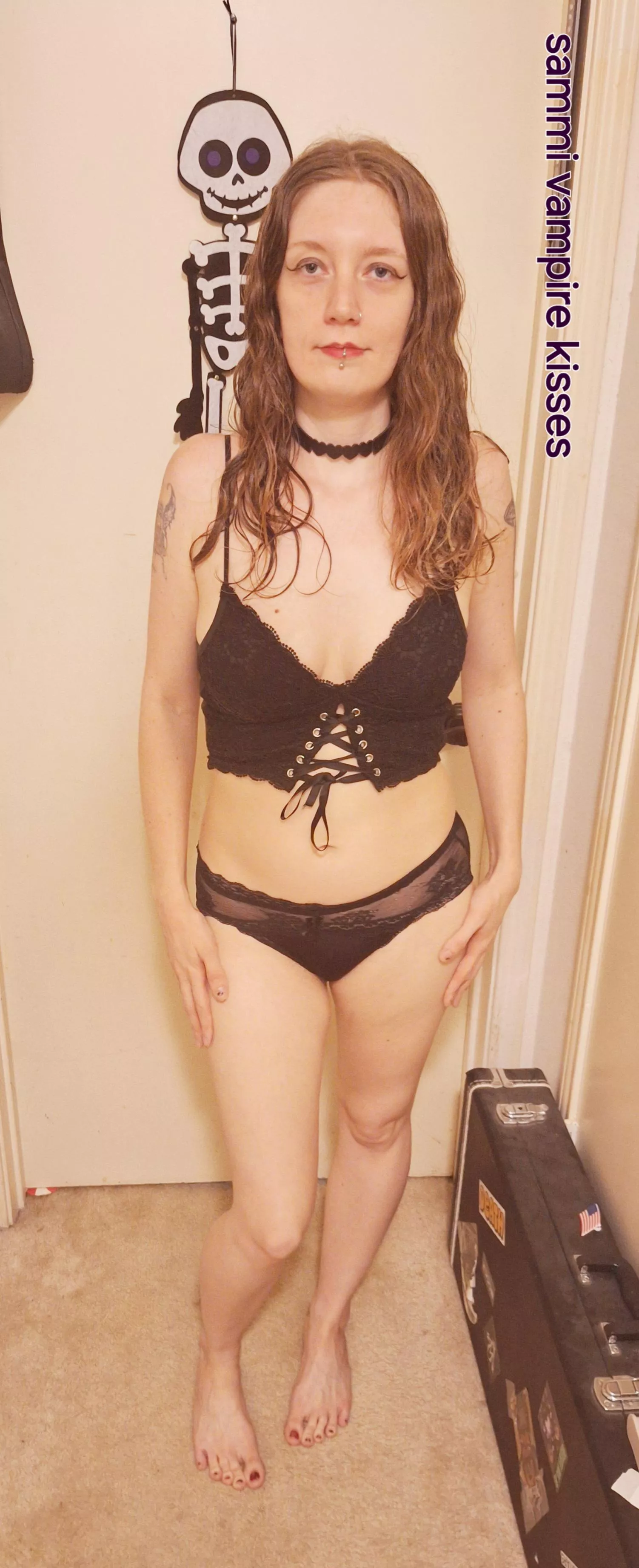 Goth mommy wants to roleplay with hunks posted by Ornery-North