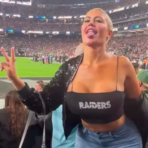 I’m a Raiders fan now 😍  by min43