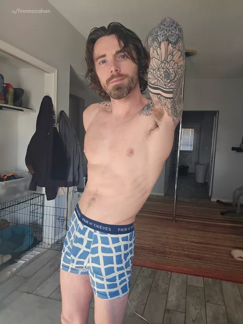 It's bright and early, time to workout  by finnmccahan