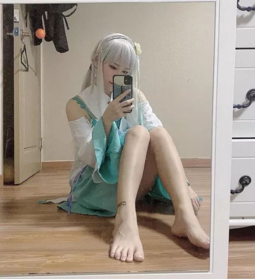 Just a typical mirror selfie. [oc] by InternationalOwlz