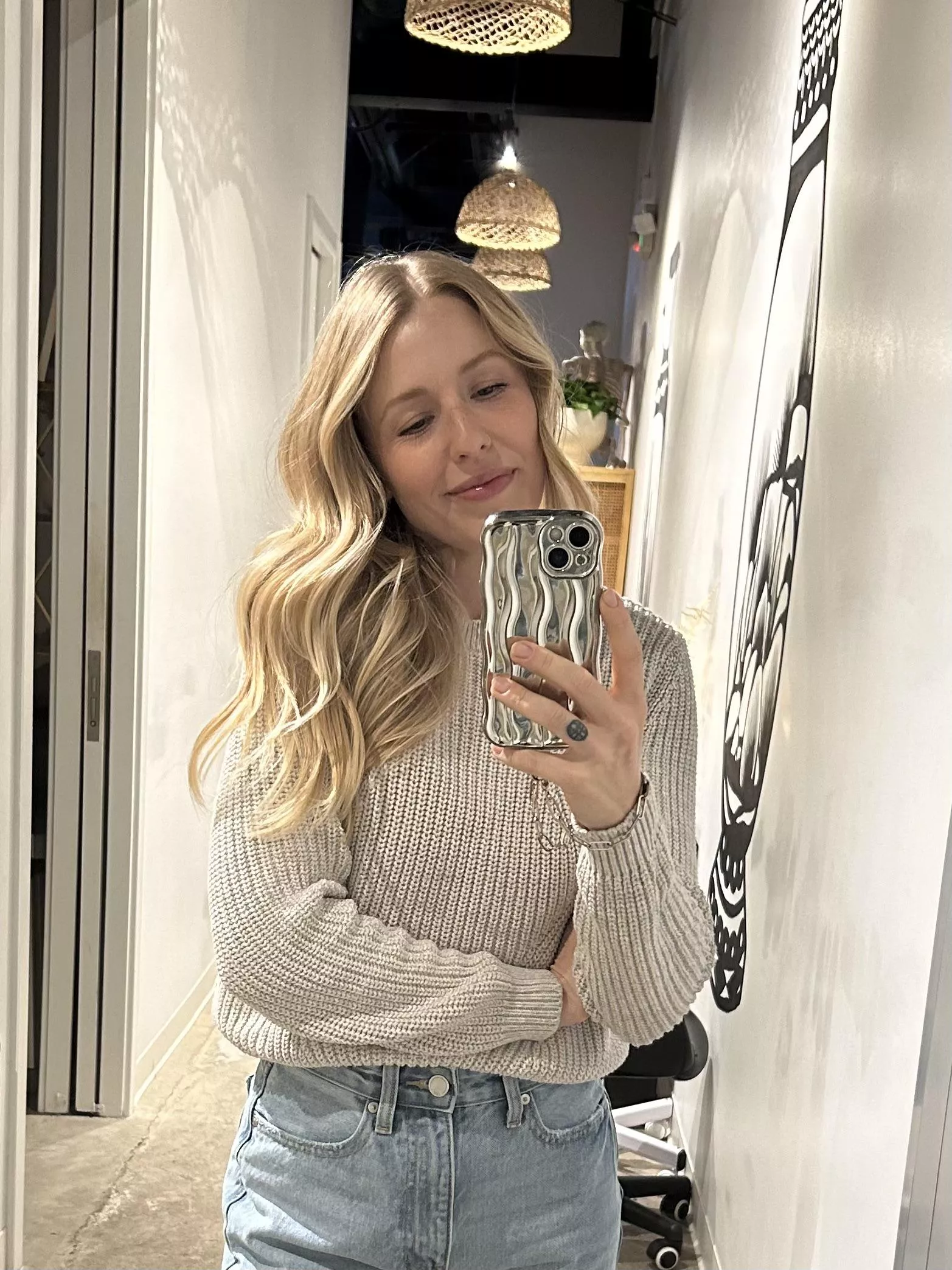 Looking for a smart sub who can help me with investing in stocks. 💰 posted by Stunning-Contact-843