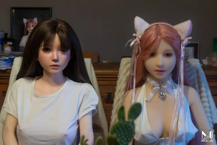 My two sweethearts (a little too serious). <3
The sweet and shy Seo-Hyun and the fearless Min-Ji.
 by Nico-Dolls