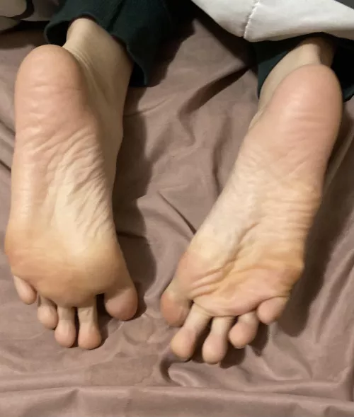 my viet f19 feet are cold this morning 😓👣💕 by droppingoutbro