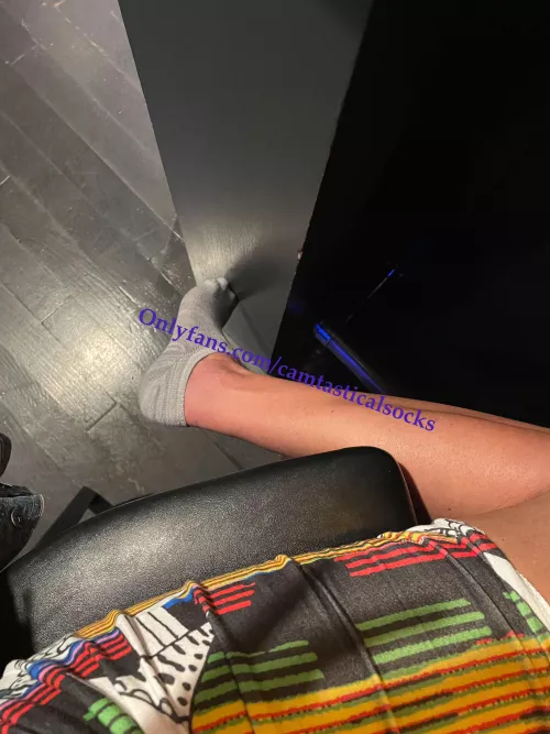 Post-work HH! 🙃 by camtasticalsocks