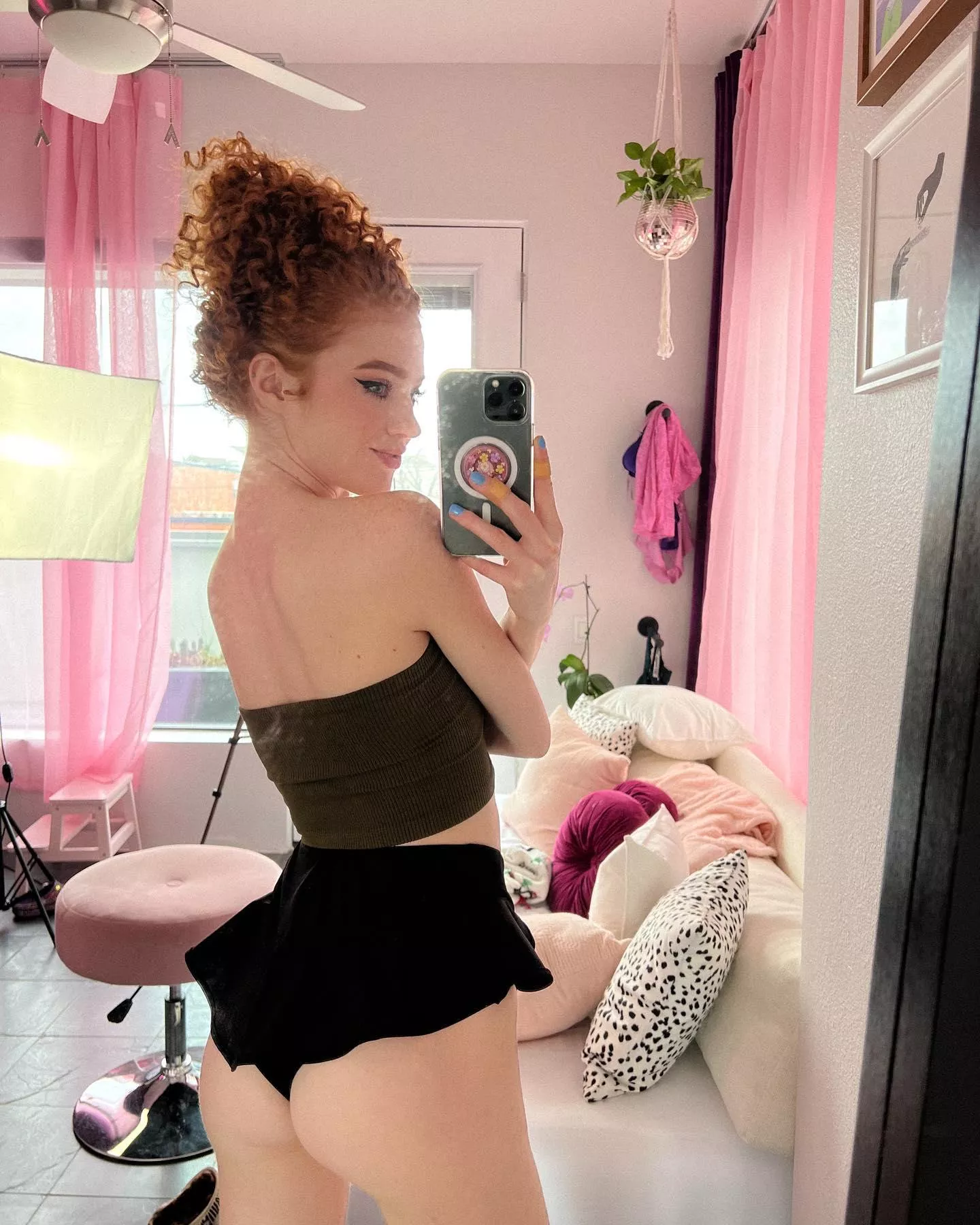 Small but sexy ass posted by lilgingerzoe