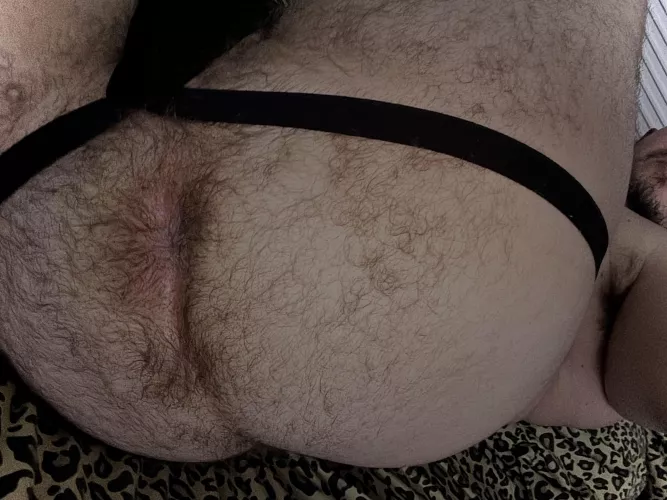 Watching tv 🍑 by Screwdrew00