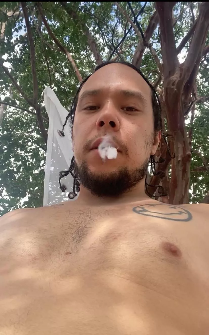 Who doesn’t love to wake and bake (M) posted by Samezzy