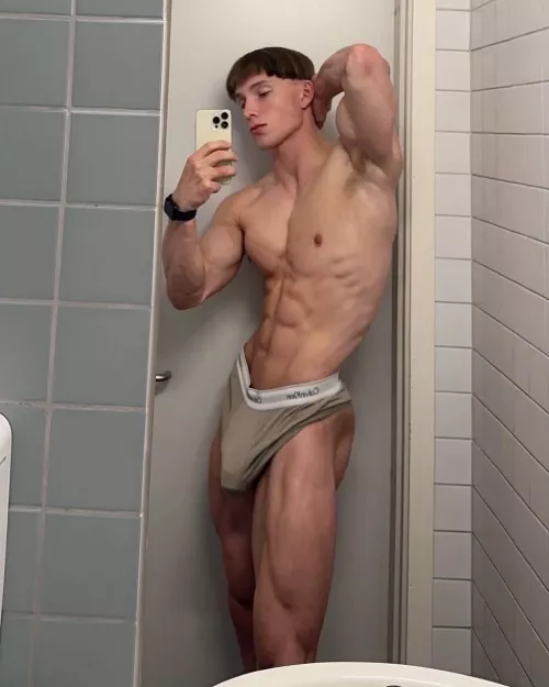 wow look how muscular... by TheOnlyBig-Man