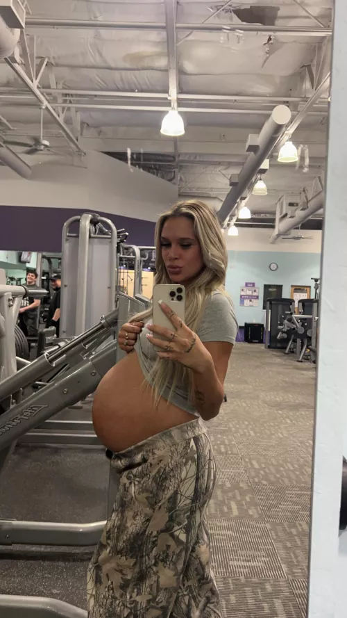 38 weeks at the gym  by pregnantprincessxx