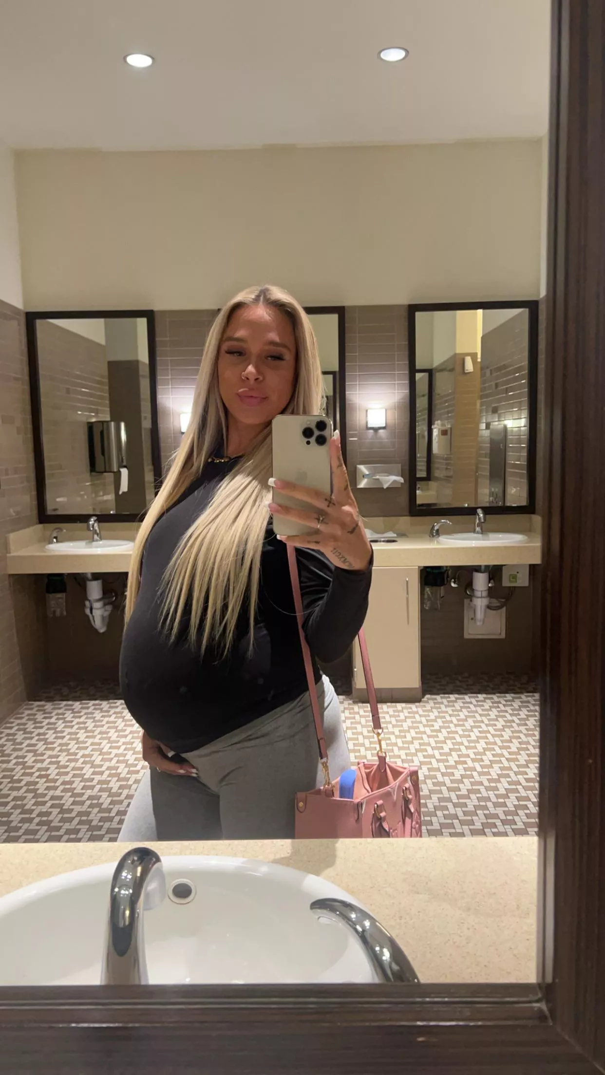 mommy’s night out  posted by pregnantprincessxx