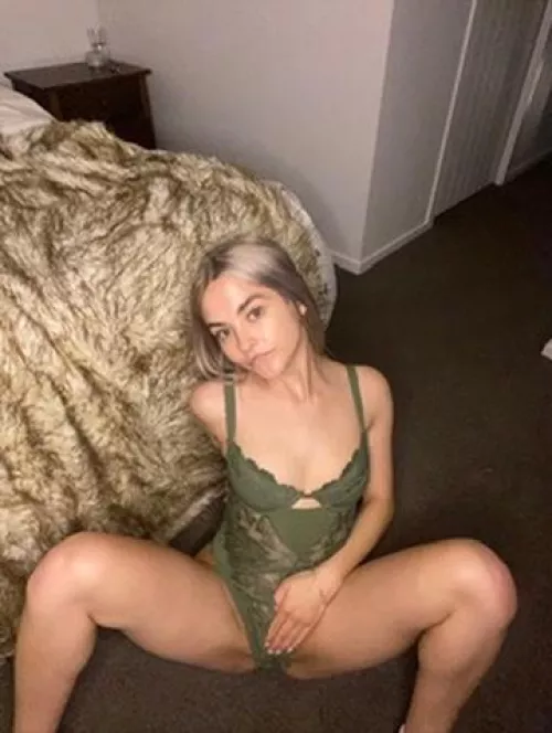 18 [F4M] looking for an older daddy to play with next week! i'm into breeding kink. by Beginning_Coyote9152