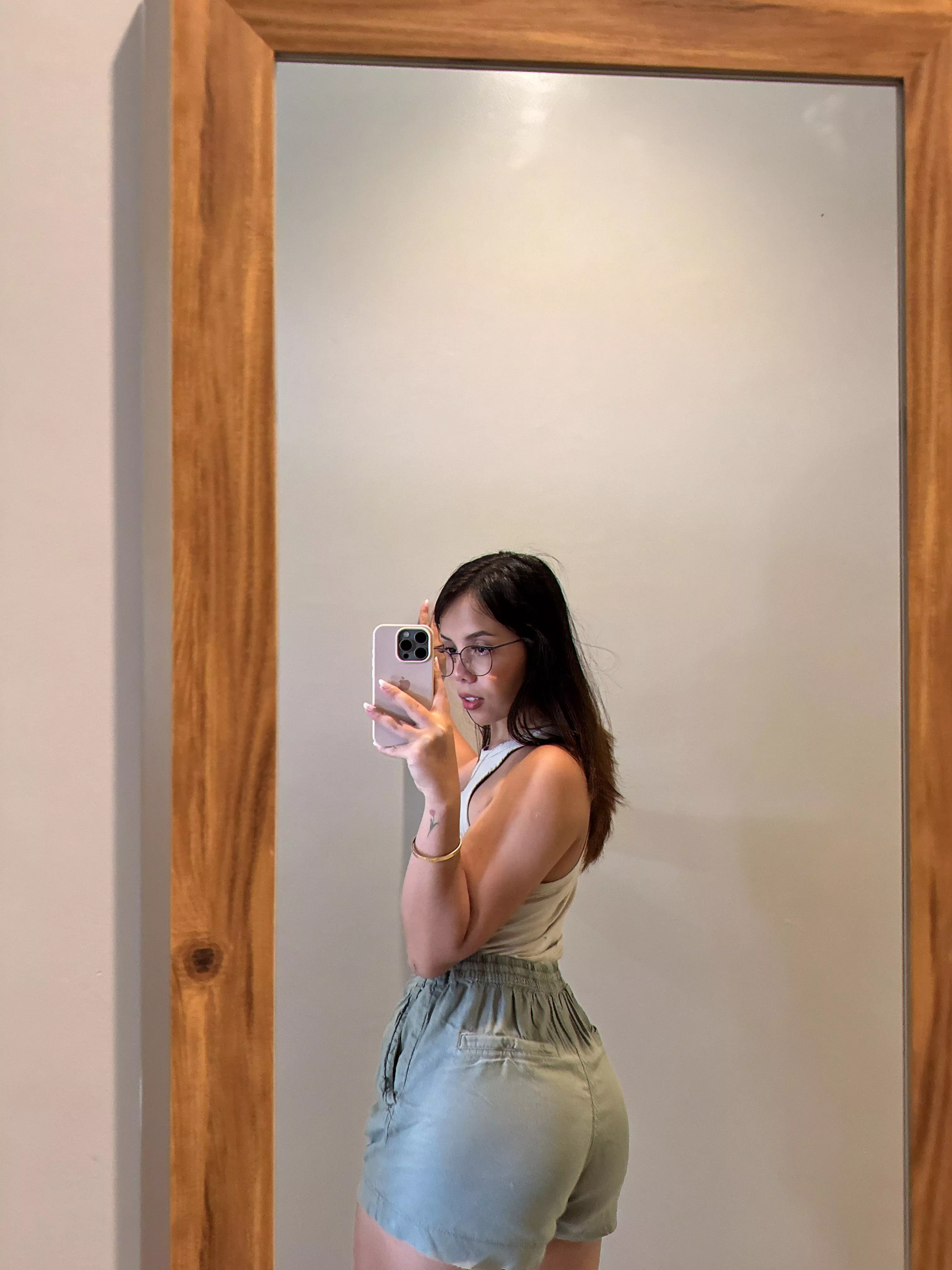 19F visiting Louisiana, staying at a hotel. Looking for a discreet and fun connection before the week starts. Who’s nearby? posted by GlisteningStar1