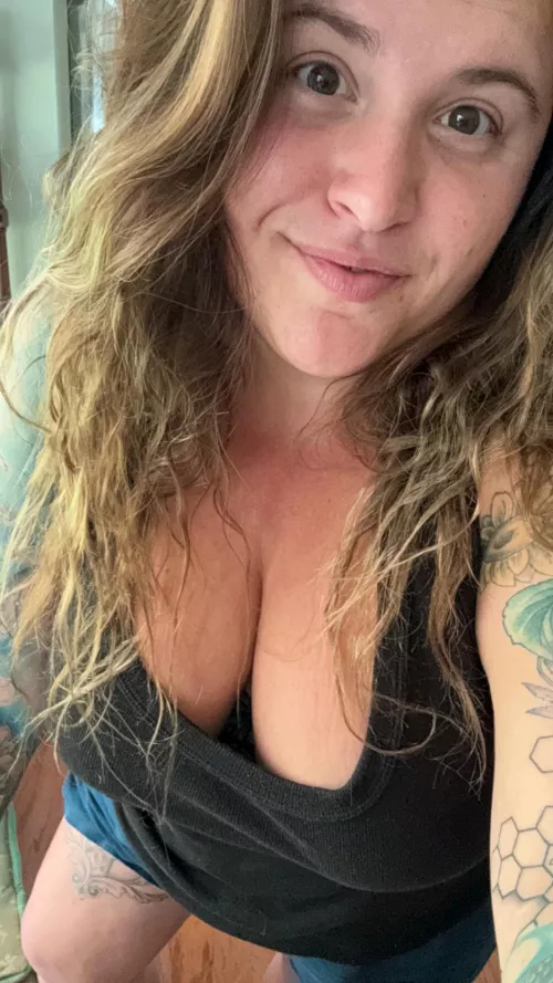 A BBW stoner covered in tattoos can cure those Monday blues! by handful_heather420