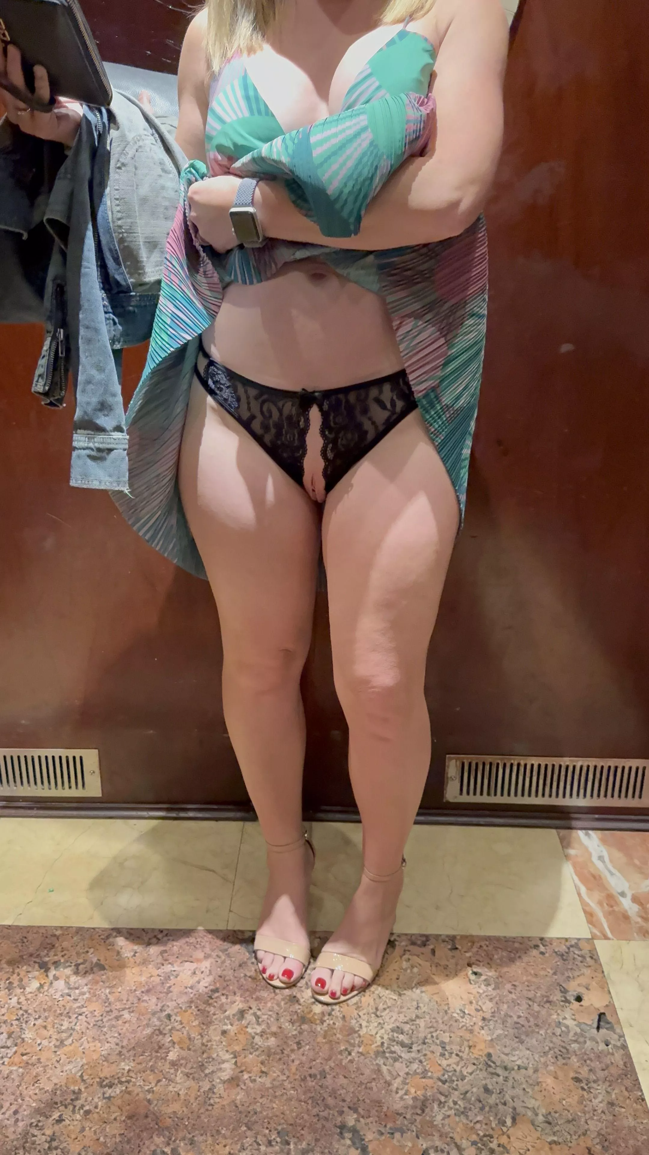 A sneak peek of what this MILF has is in store for my date tonight posted by Bitter-Chiver-