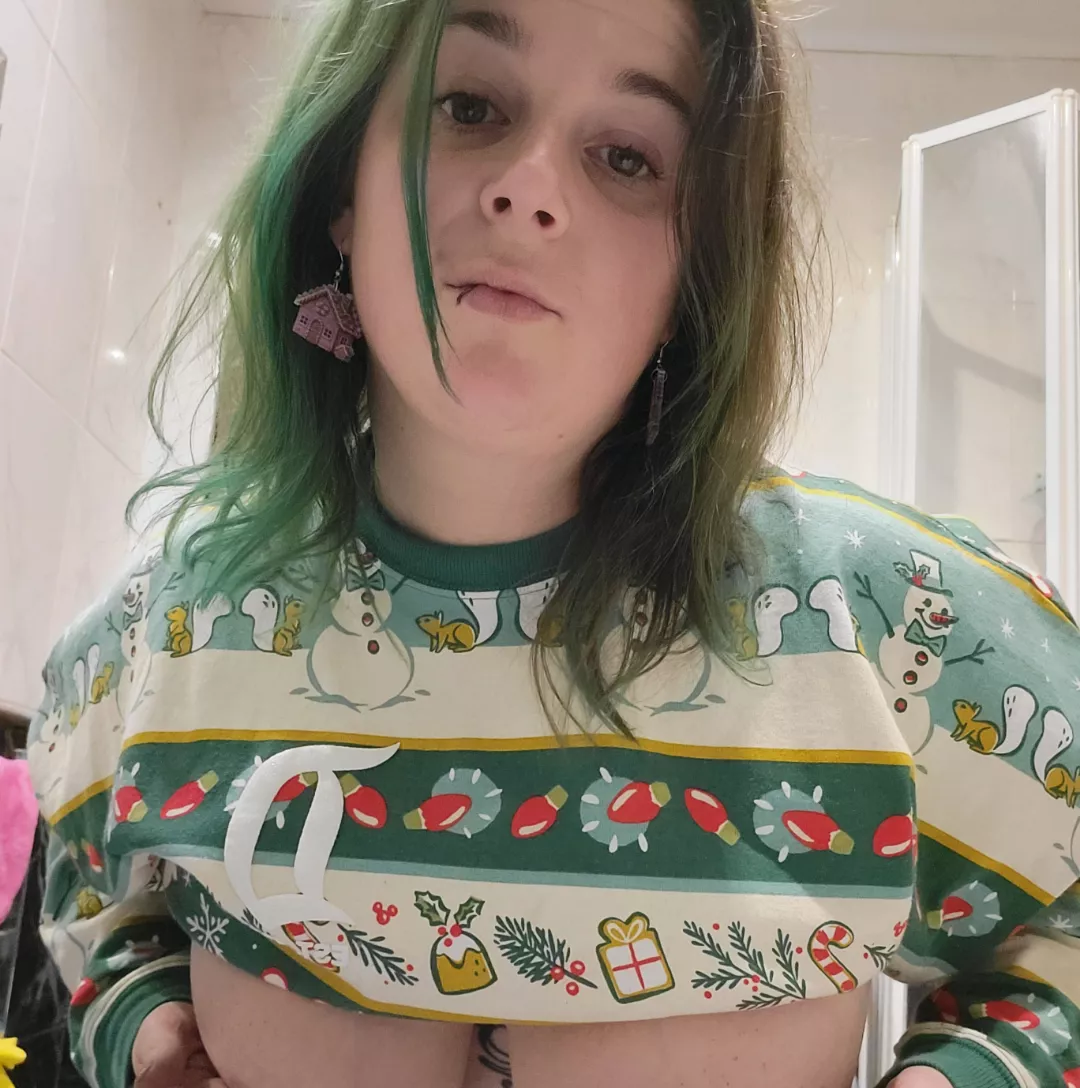 Do you like my Christmas spirit jersey 🎄 posted by MsAliceFury