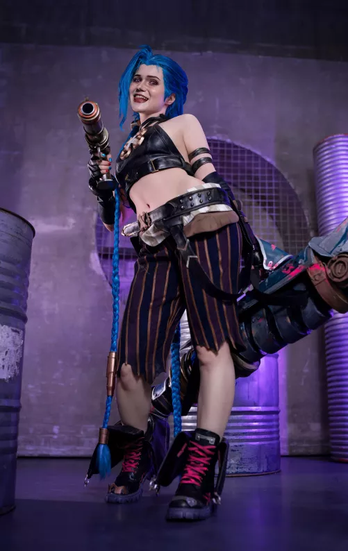 Jinx from League of Legends cosplay by Neyrodesu  by Neyrodesu