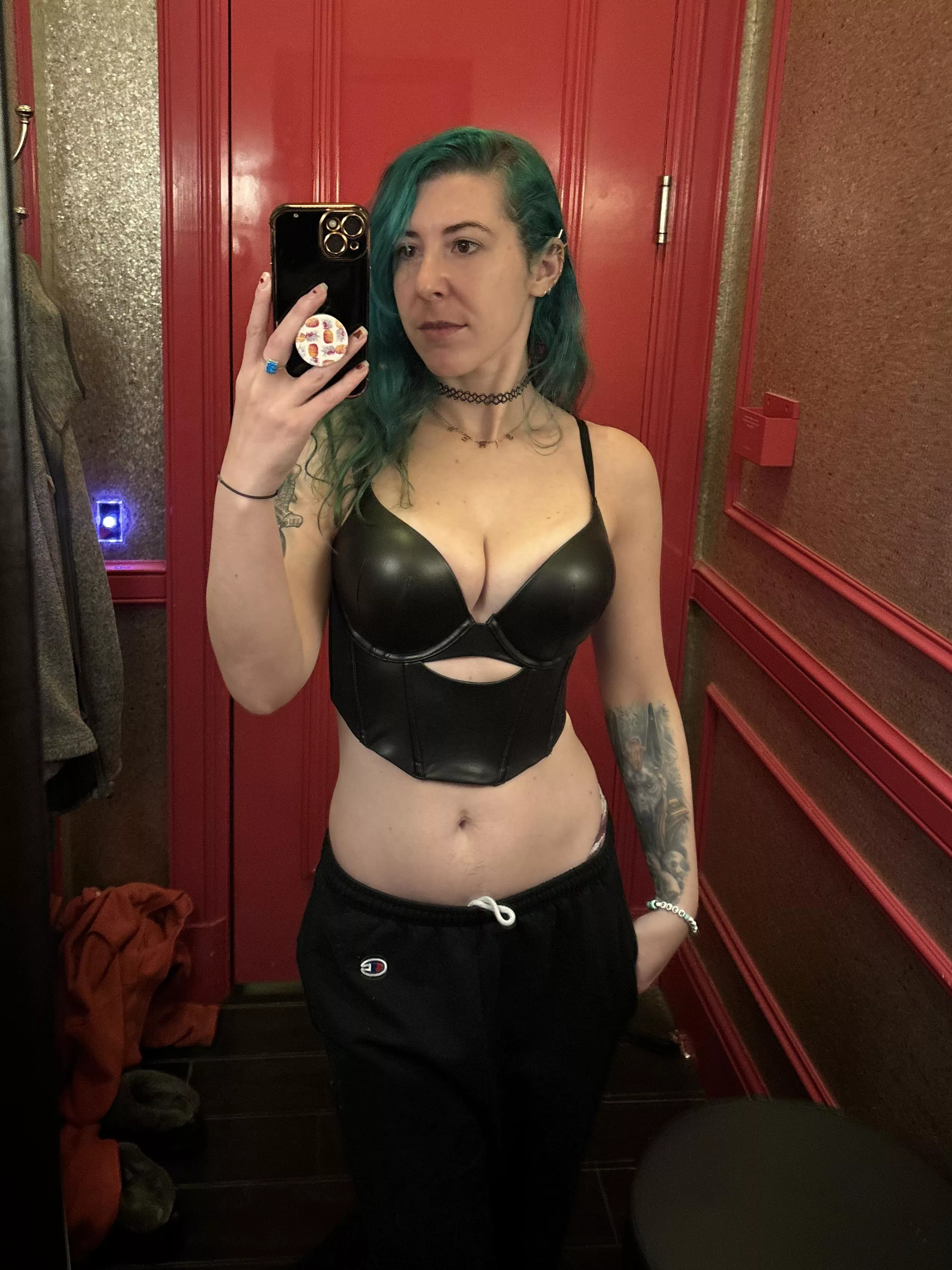 Leather corset cleavage posted by sirenskiss3