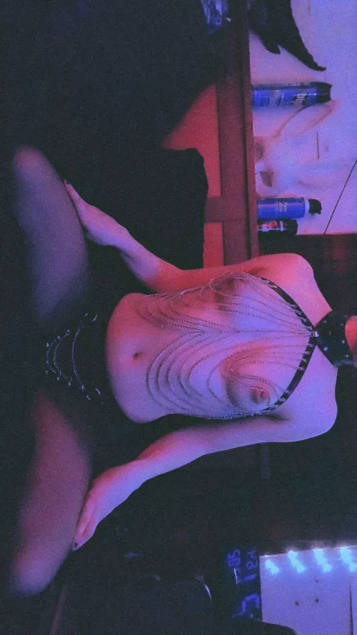 Loving these chains  by Faal-Vahlok