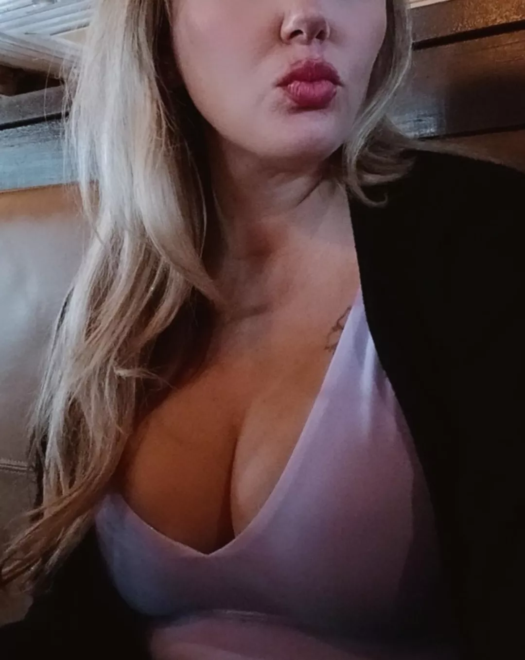 Lulu top 😘 posted by Feetintexas