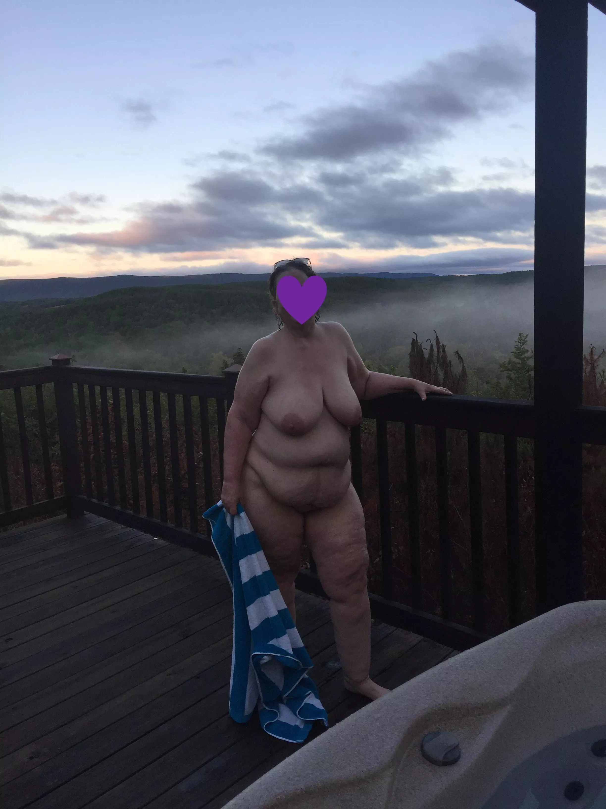 nude on the deck posted by slowhand_01