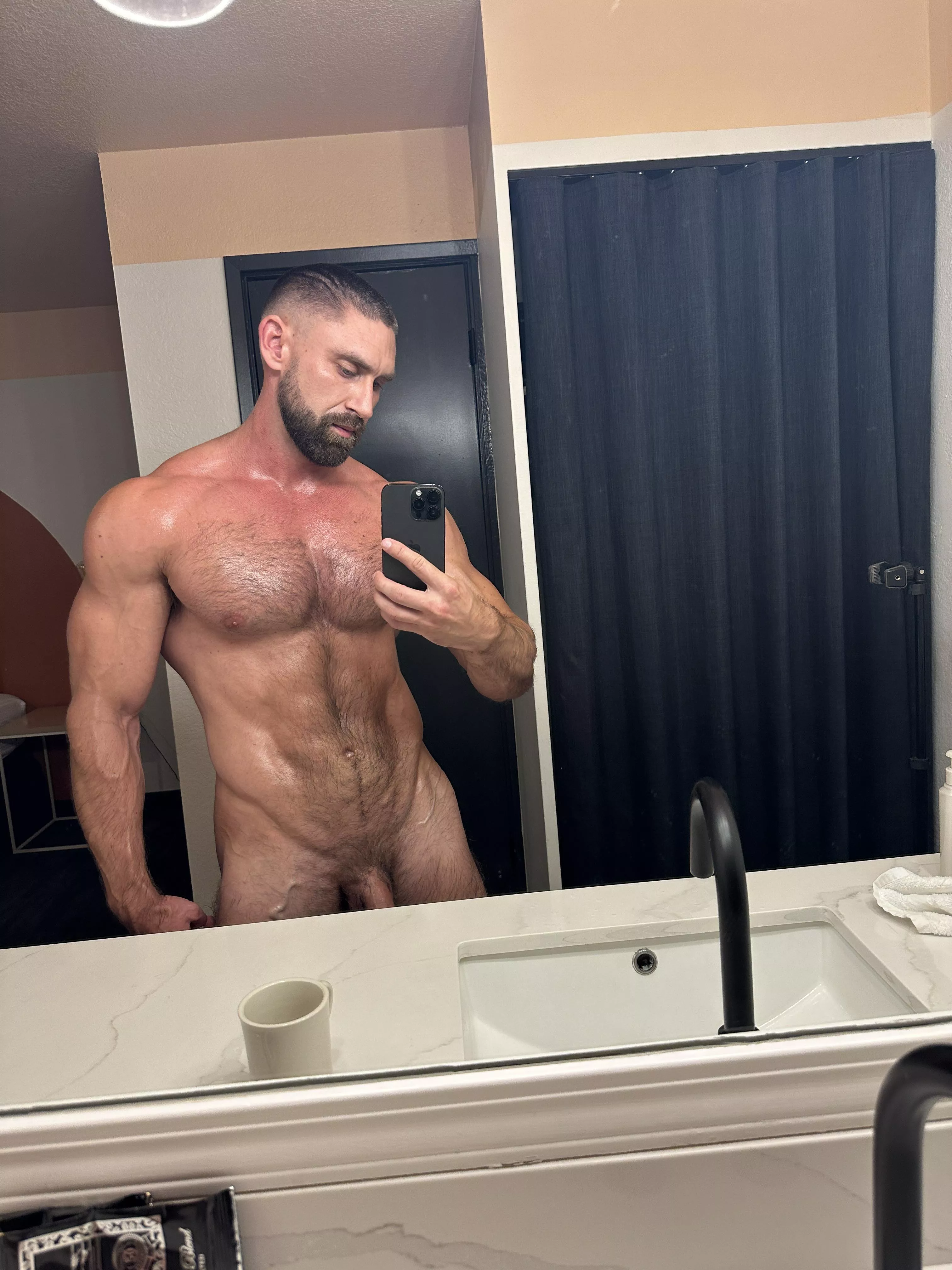 Ready to be worshipped  posted by onlygainzsteve